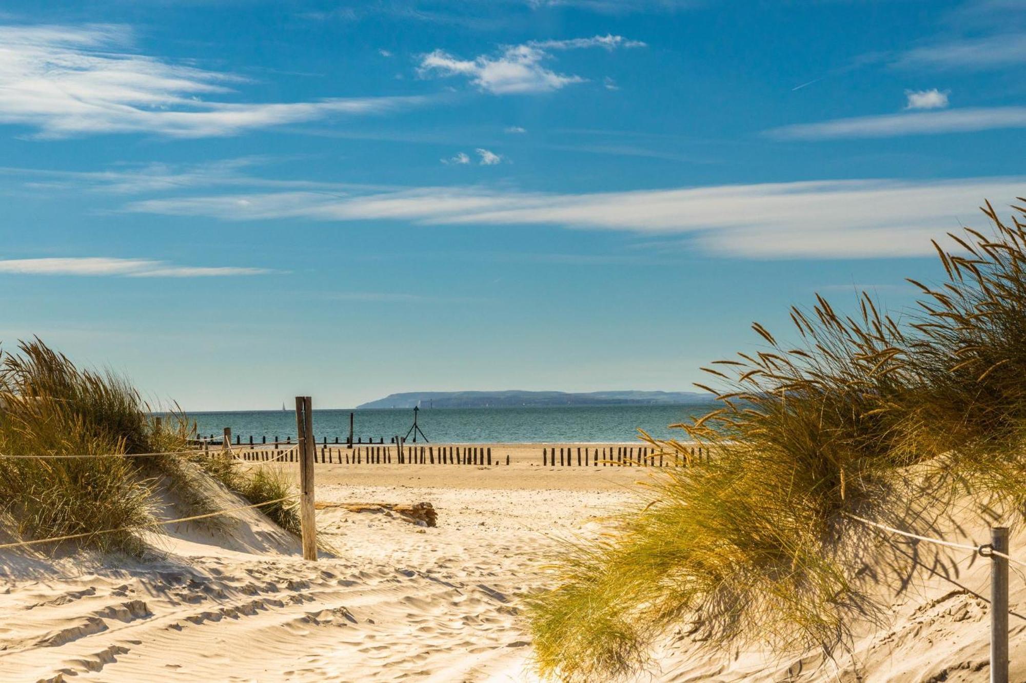 Luxury Designer Coastal Home For 10 With Hot Tub West Wittering Eksteriør billede